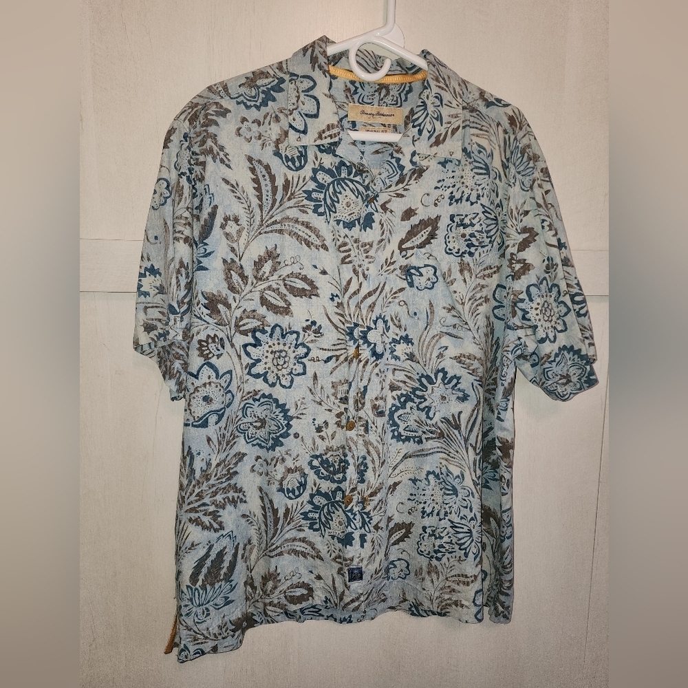 Preowned‎ Tommy Bahama size large 100% silk casual button up